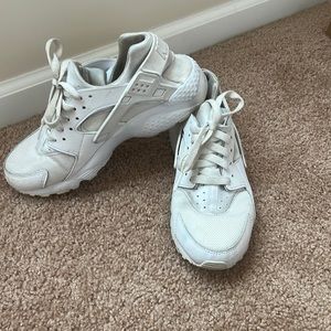 White Nike Huaraches